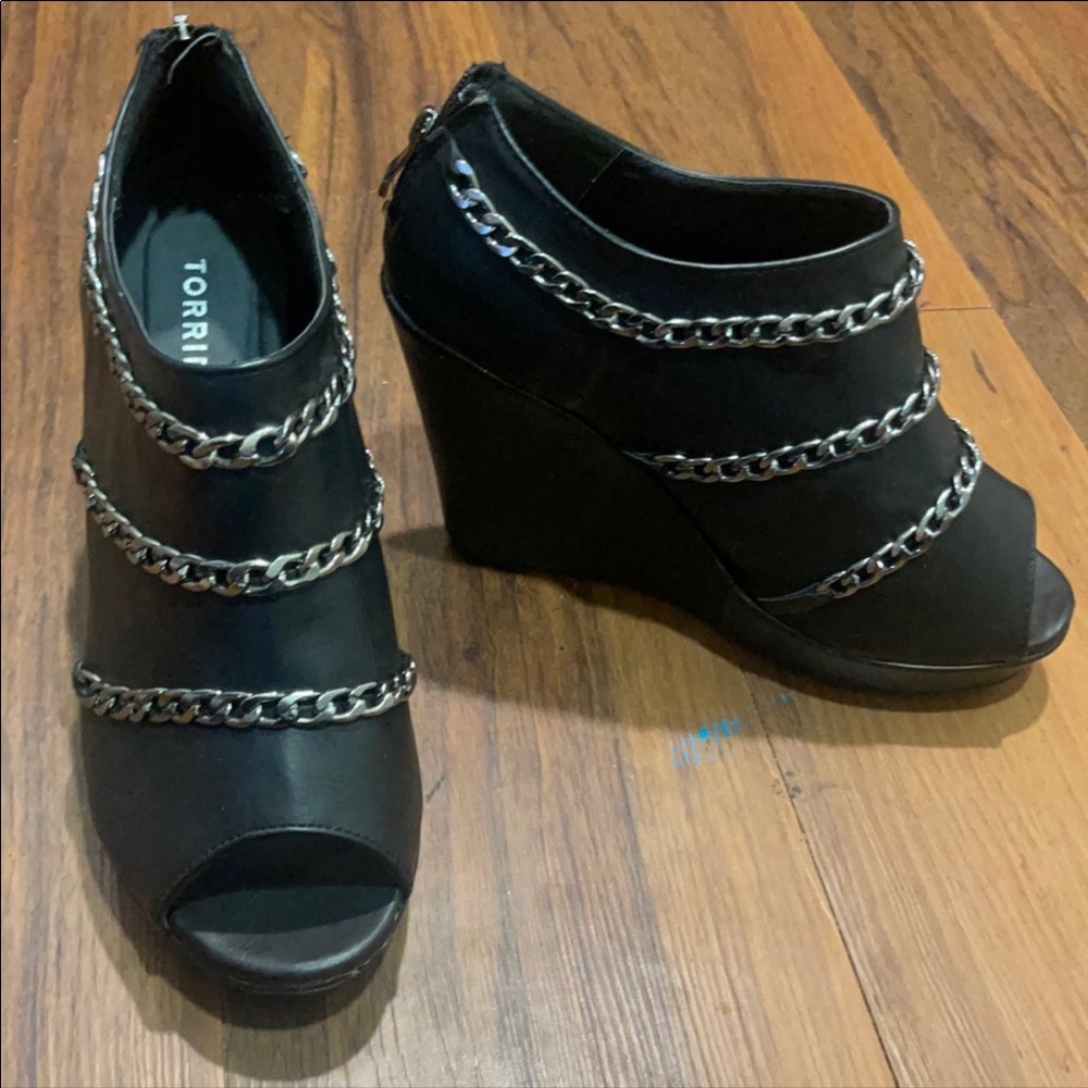Torrid Black Wedges Chain Detail Open Toe